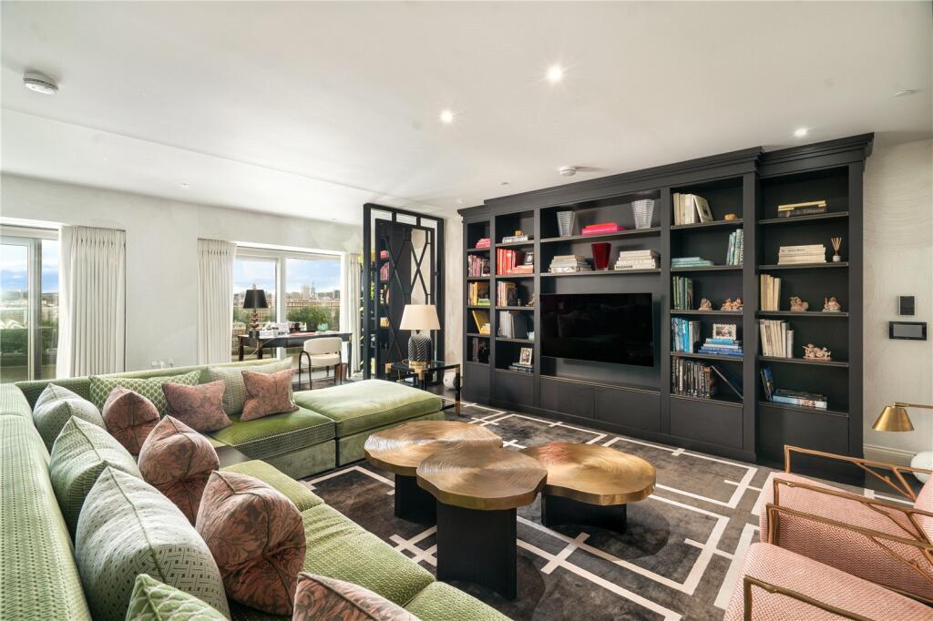 3 bedroom apartment for sale in Capital Building, Embassy Gardens, 8 Union Square, London, SW11